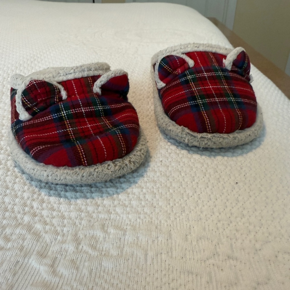 Carter’s Red Plaid Slippers (Size 11/12 Boys)